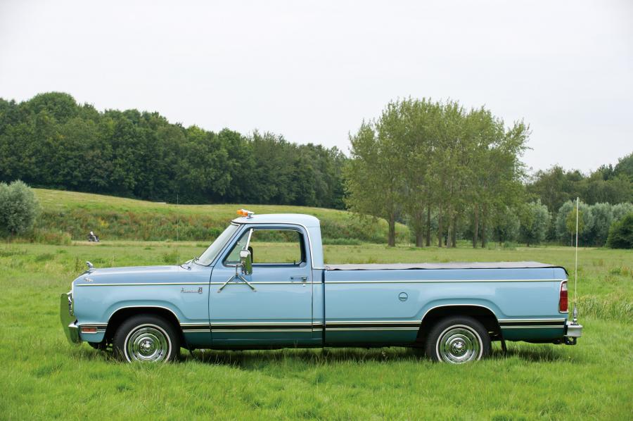  Dodge D150 Adventurer SE 1977 года  (фото 7 из 16)